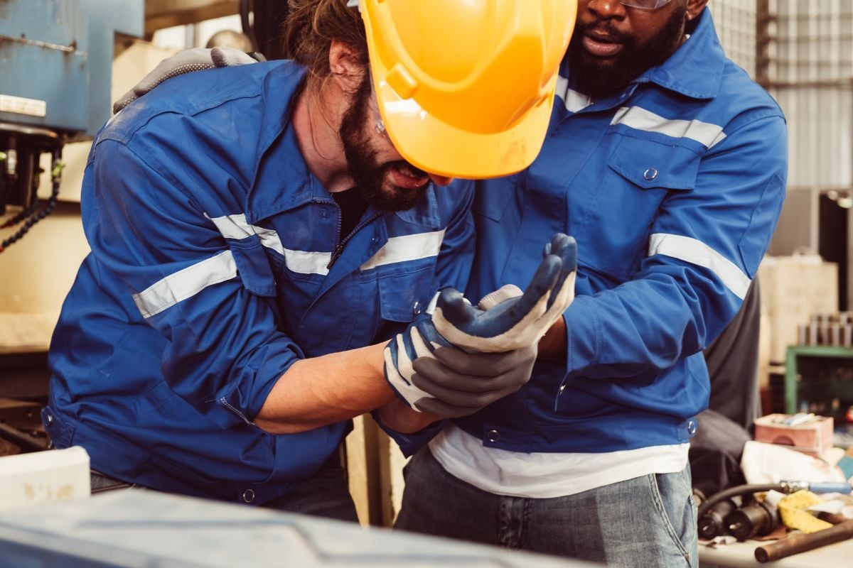 Engineer worker accidentally hurts his hand and needs workers’ comp