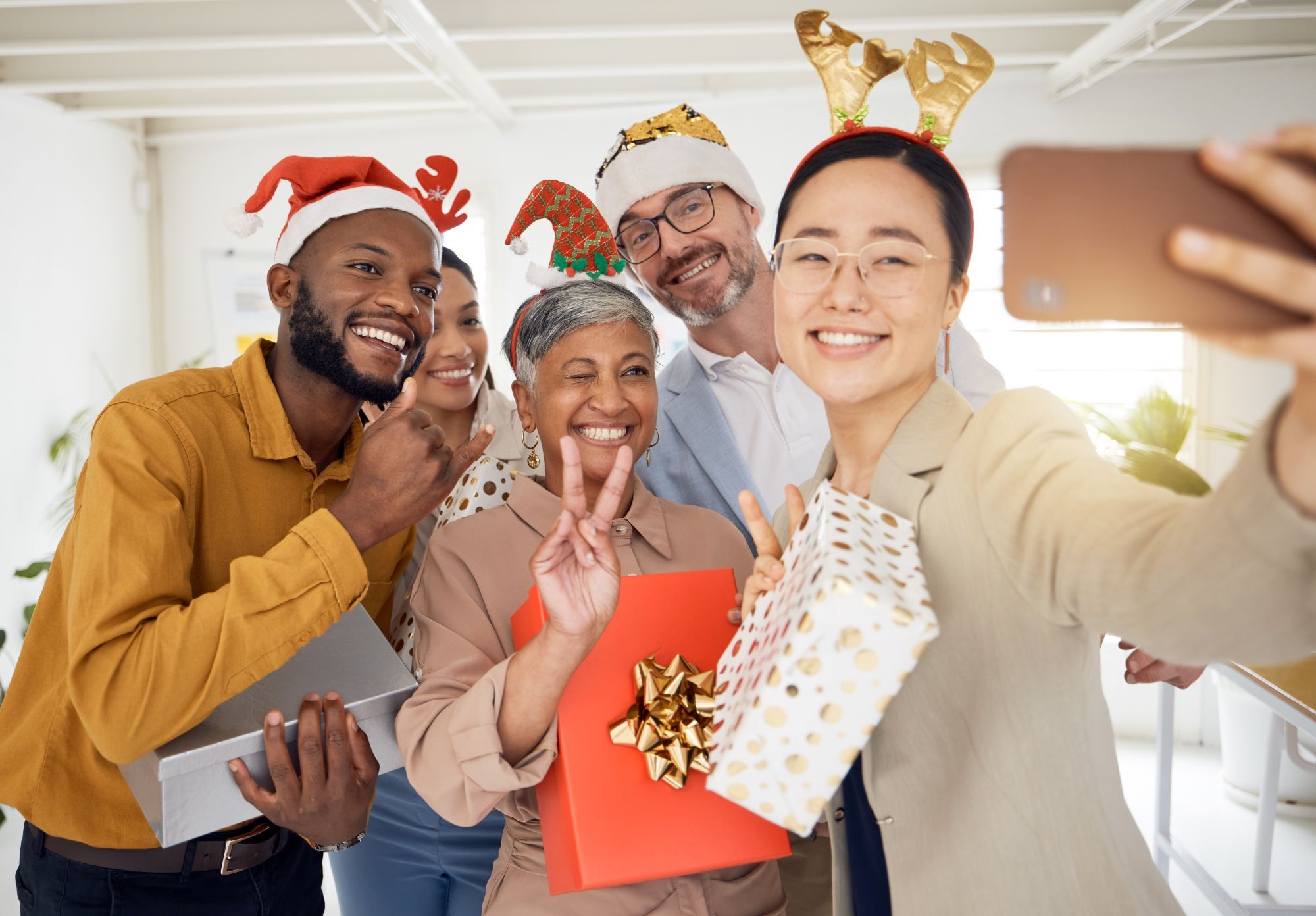 Mini-Guide For Handling Holiday Bonuses and Gifts