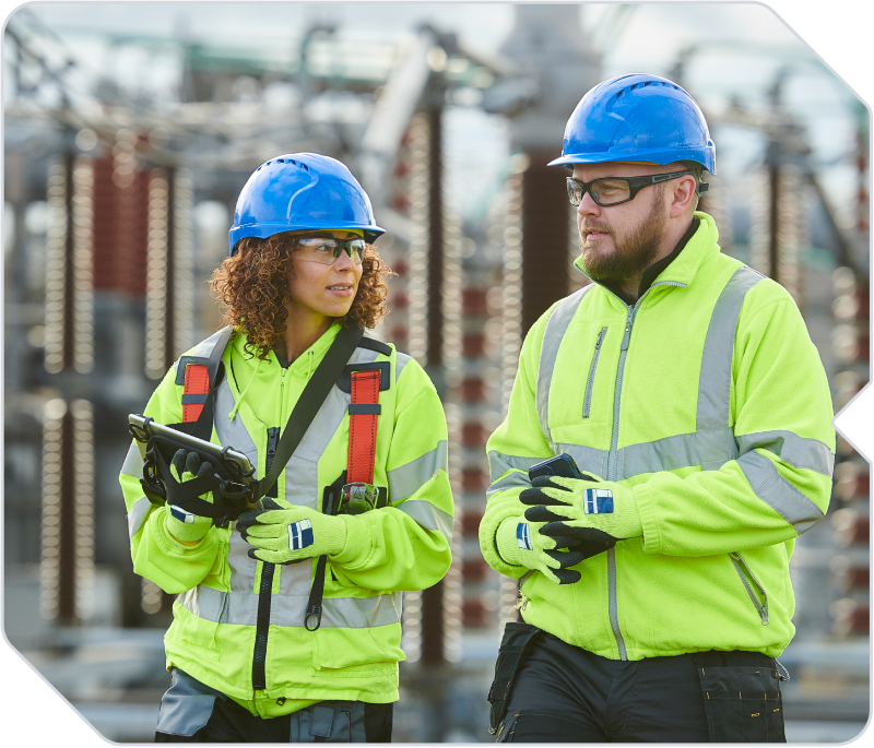 Two construction workers discussing their assignment on a jobsite.